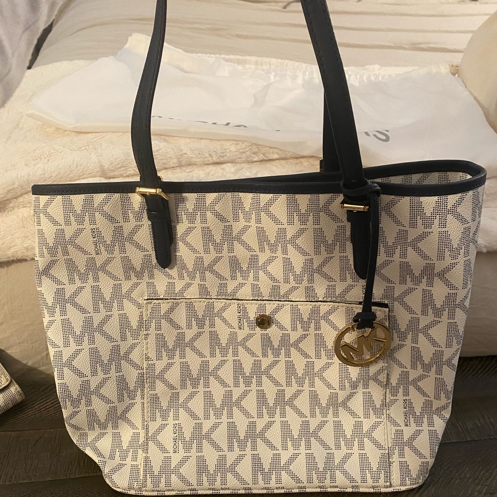 Navy white and gold Michael Kors tote and matching wallet. Used. - Picture 2 of 16